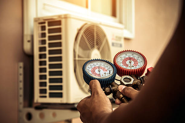 Professional Hvac technician working in Conyers, GA